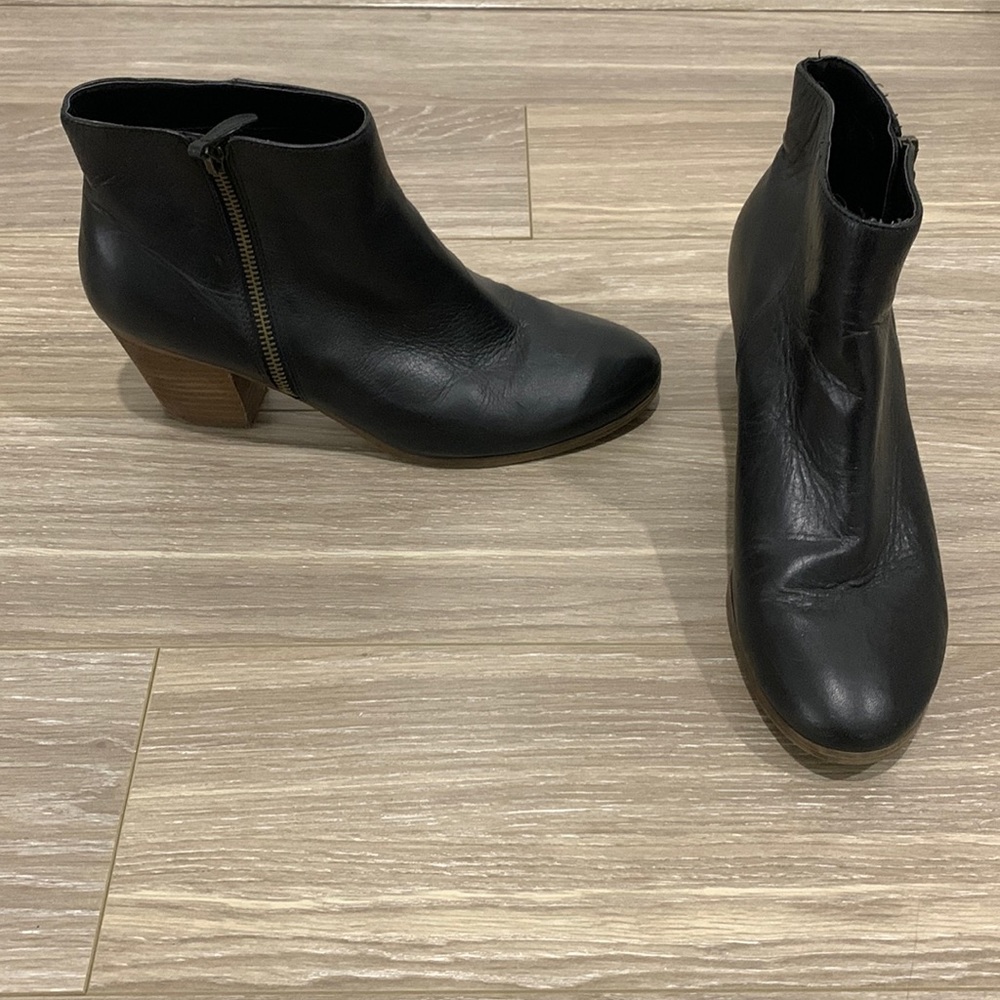 Crown Vintage black ankle booties